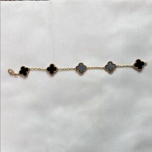 Elegant Gold and Black Clover Bracelet